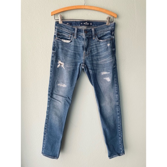 🦞3/$30🦞 Hollister | Medium Dark Wash Mid-Rise Distressed Epic Flex Skinny Jeans - Picture 3 of 9